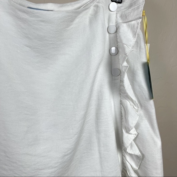 CeCe Ruffle Button Trim High Rise Skort - Picture 7 of 11